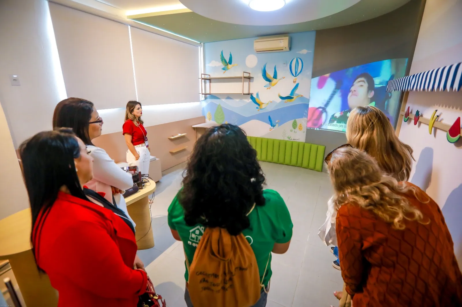 Acabados de pintura en casa residencial